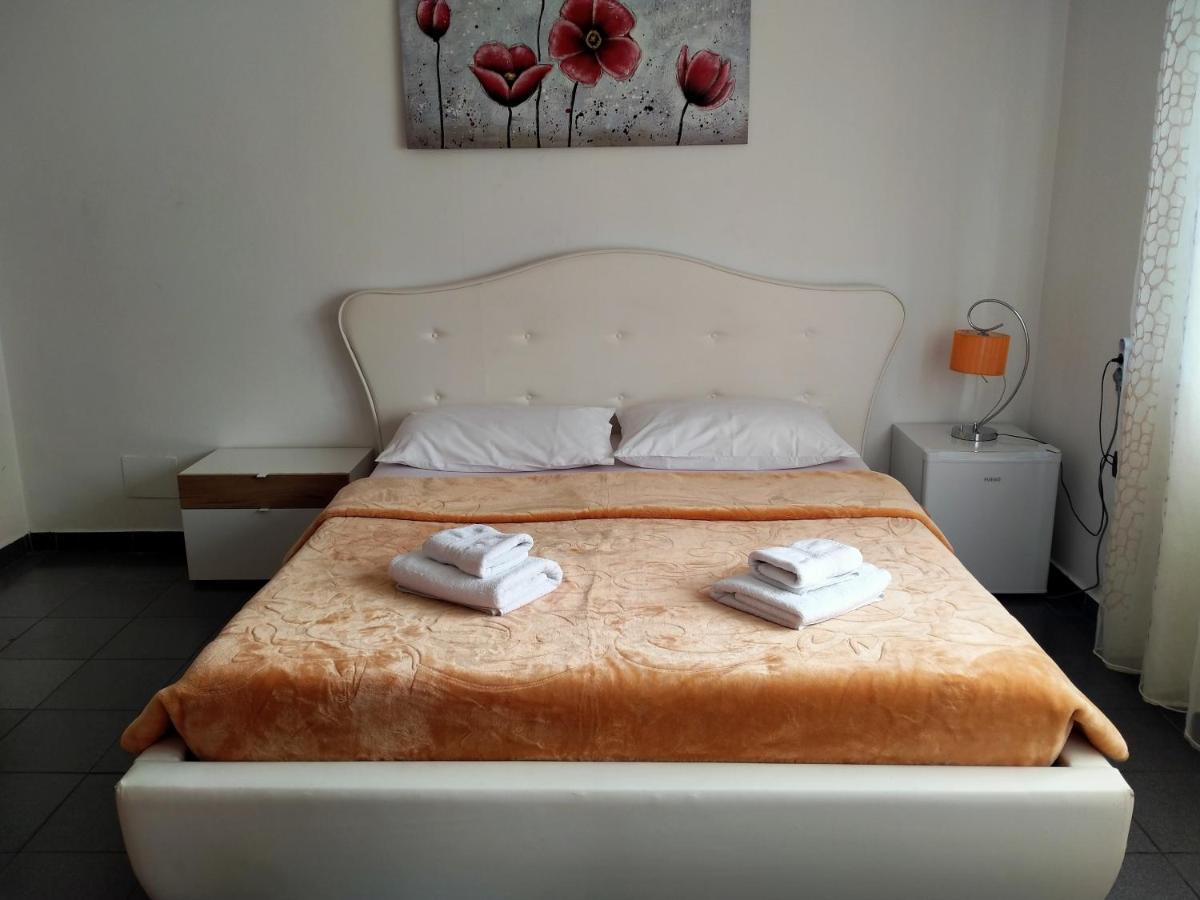 Orange Villa Hotel Tirana Cameră foto